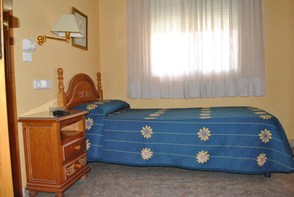Hostal Rey Teodomiro Orihuela Szoba fotó